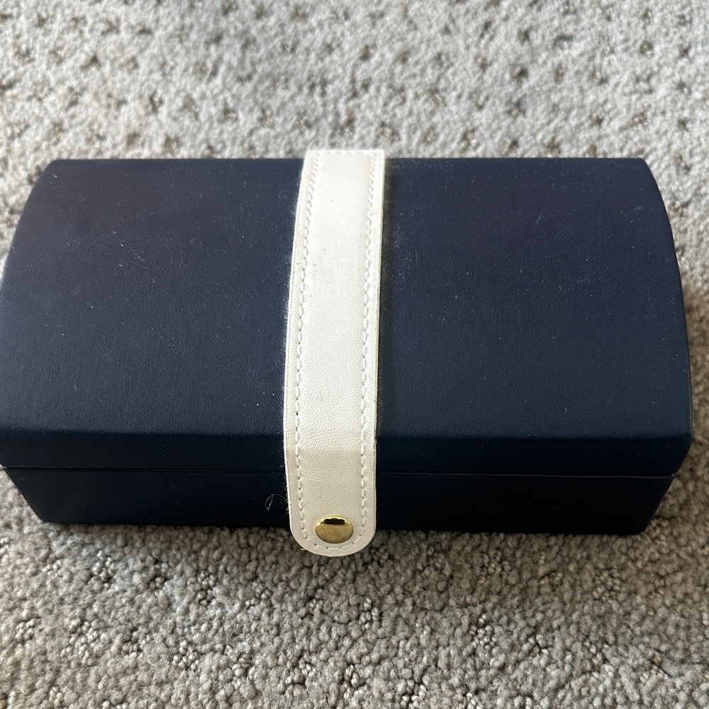 Elegant Old Navy and White Jewelry box